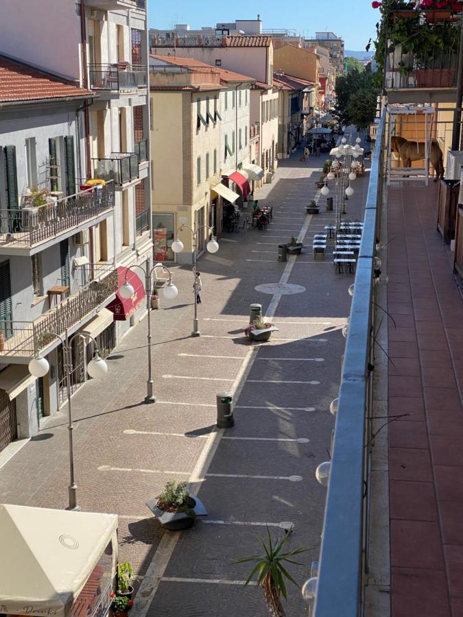 Affittacamere Via Roma 12 Follonica Exterior foto