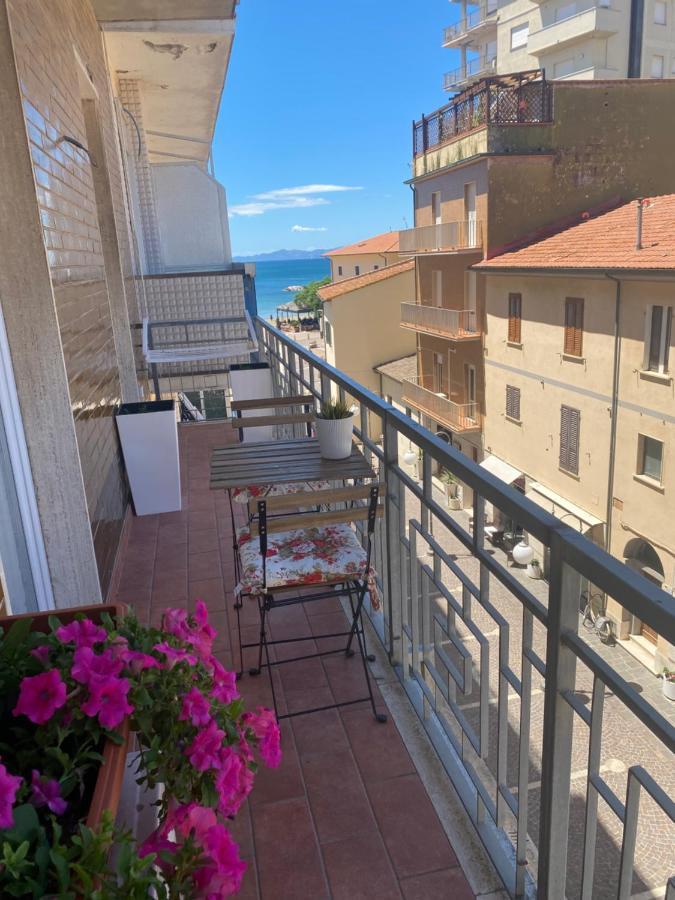 Affittacamere Via Roma 12 Follonica Exterior foto